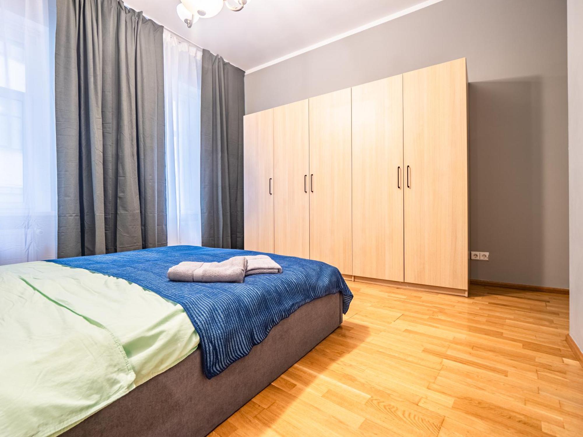 Spacious 2br For 8 Guests, Quite Centre, Art Nouveau Area