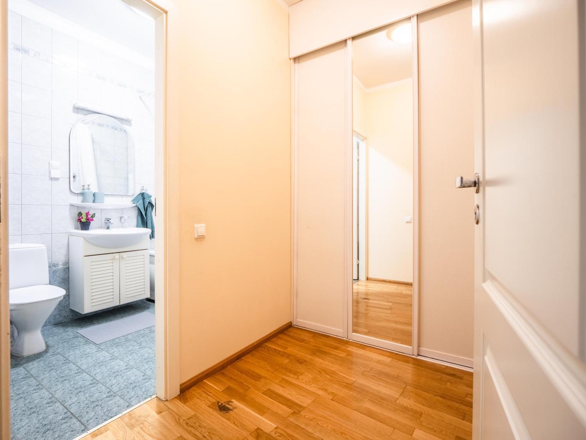 Apartment Spacious 2br For 8 Guests, Quite Centre, Art Nouveau Area