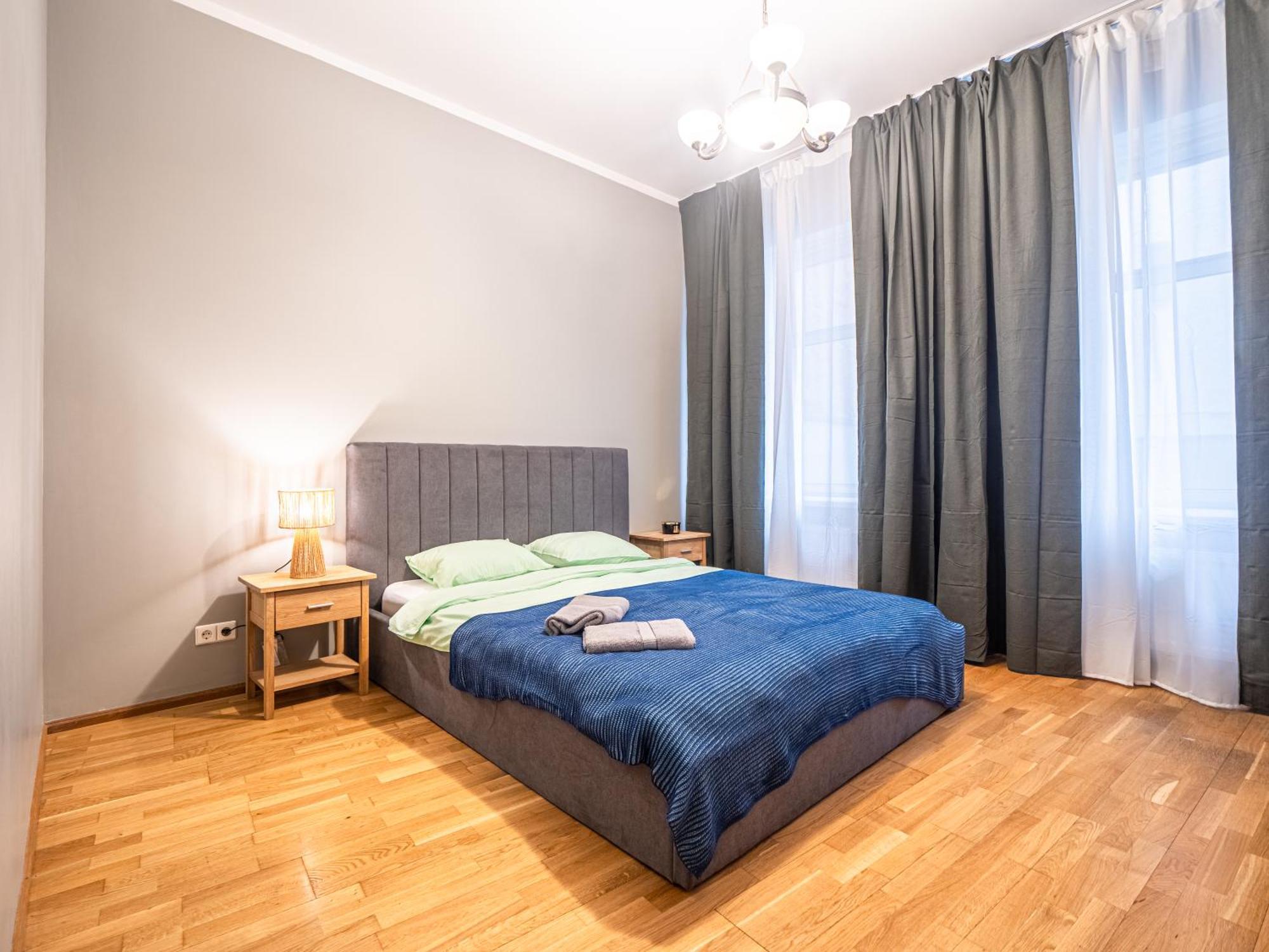 Spacious 2br For 8 Guests, Quite Centre, Art Nouveau Area Apartment *