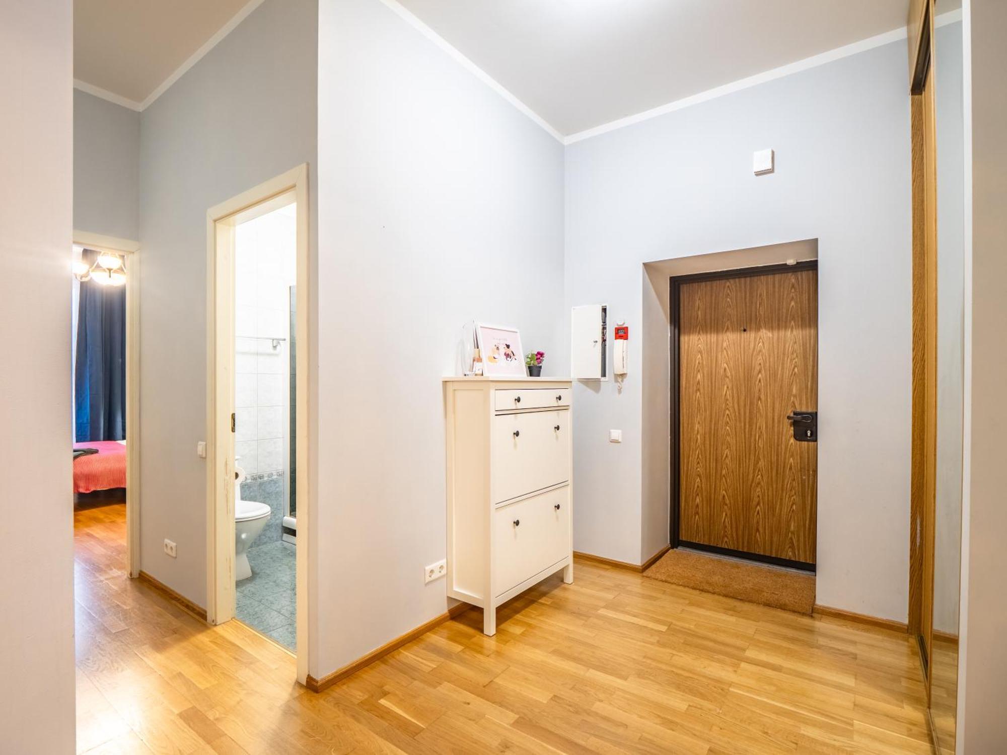 Apartment Spacious 2br For 8 Guests, Quite Centre, Art Nouveau Area